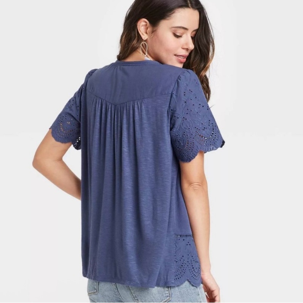 Knox Rose Eyelet Detail Top - Picture 3 of 12